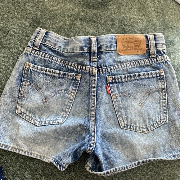 Acid Wash High Rise Levis Shorts (Kids) - Picture 3 of 5